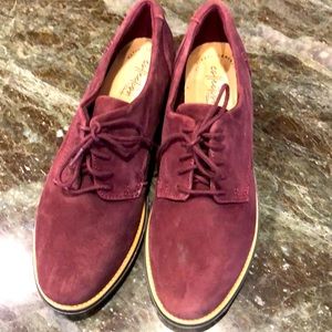 NWOT Clarks size8 suede tie-ups